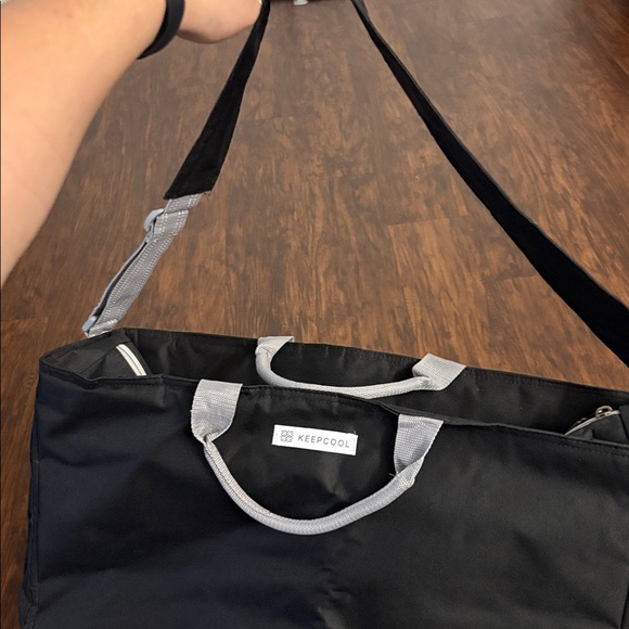 KeepCool Black and Gray Cooler Bag - Picture 3 of 7